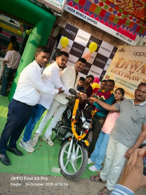 OPPO मोबाईल खरेदीने नशिब उजळले, स्प्लेंडर प्लसची भेट !