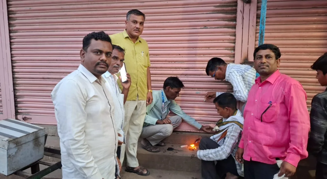 विद्यार्थिनींचे आंदोलन ; मुखेडात मांसविक्रीची 28 दुकाने सिलबंद